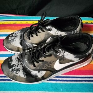 Nike Women's Black and White Sneakers